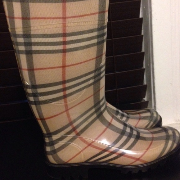 ✨ Burberry Nova Check Rubber Rain Boots | Classic Check | Designer Rain Boots ✨ - Picture 4 of 4